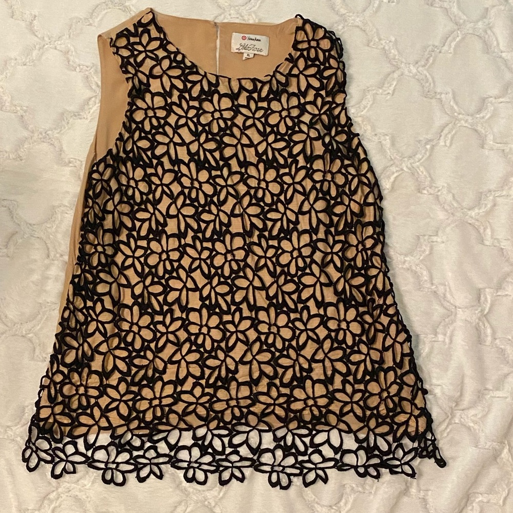 Tan sleeveless top with black flower overlay Sz XL